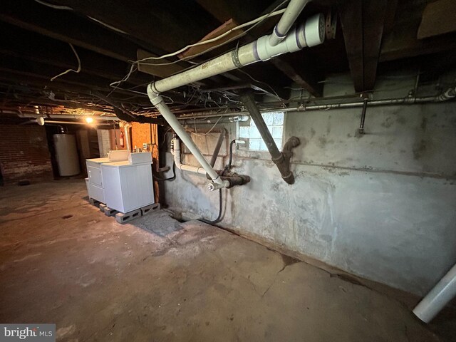 basement with water heater and washer and dryer