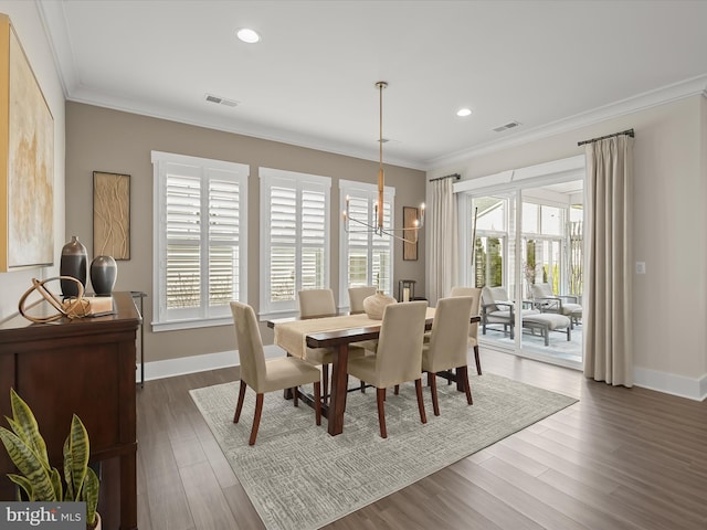 dining area featuring an inviting chandelier, ornamental molding, a healthy amount of sunlight, and visible vents