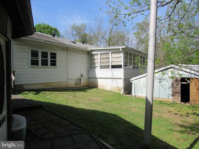 view of yard with a storage unit and an outdoor structure