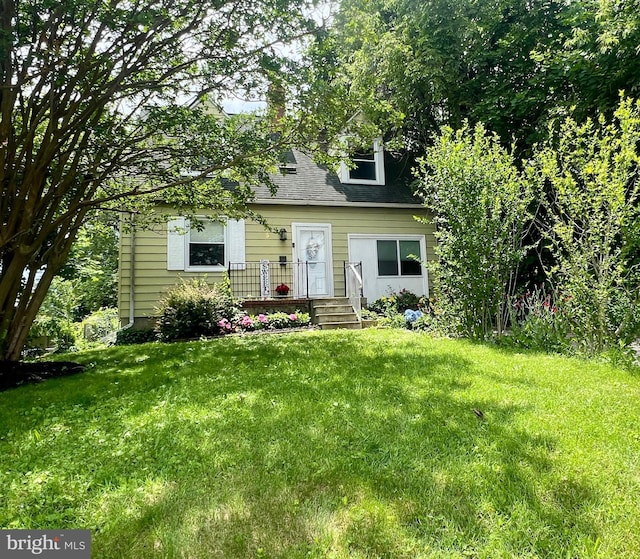 5 Delight Ave, Nottingham, MD 21236 - cape cod home with a front yard and a shingled roof