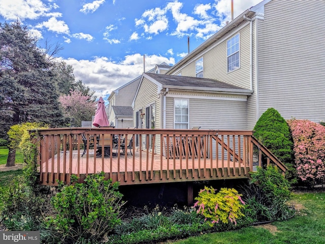 exterior space with outdoor dining area