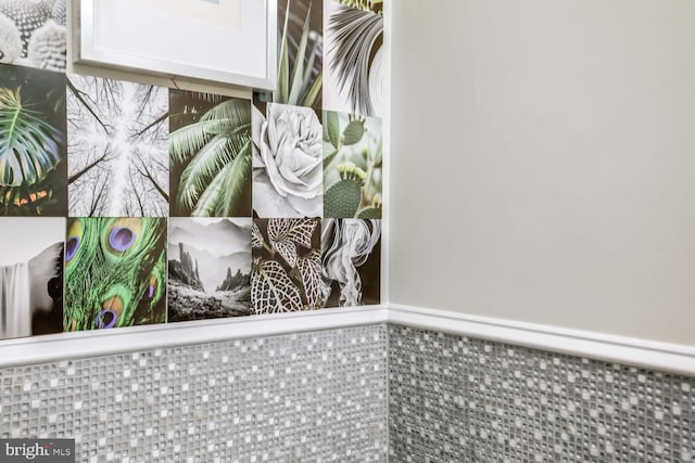 room details with a wainscoted wall