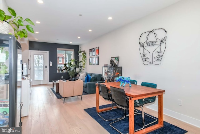 dining area with recessed lighting, light wood-style flooring, and baseboards