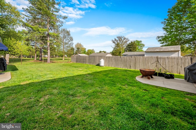 view of yard featuring fence and a patio area