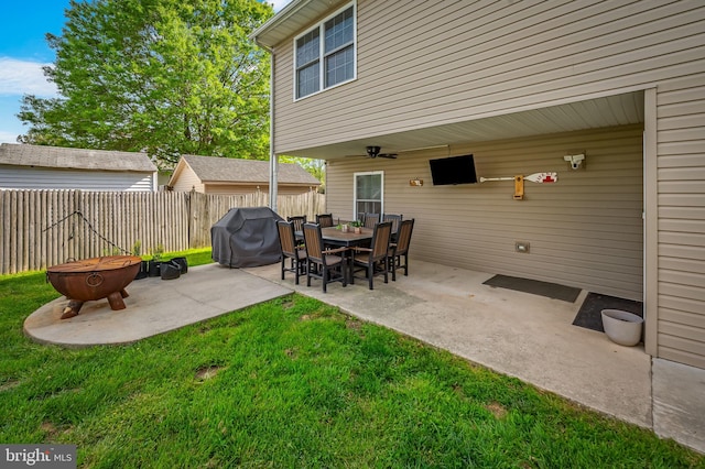 view of patio featuring ceiling fan, an outdoor fire pit, fence, and area for grilling