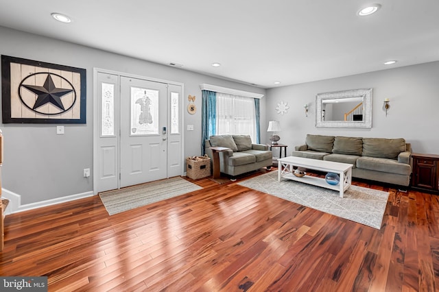 living area featuring recessed lighting, visible vents, wood finished floors, and baseboards