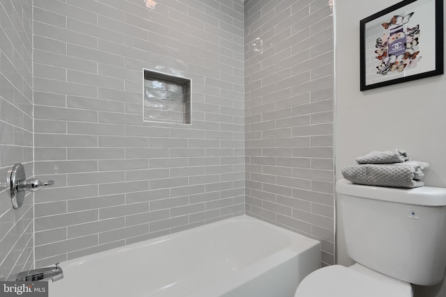 bathroom featuring toilet and washtub / shower combination
