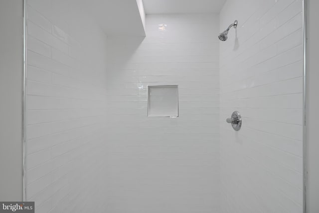 details with a tile shower