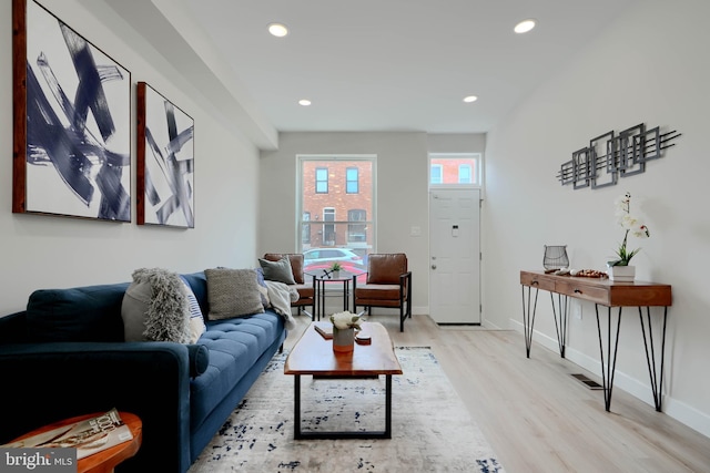 living area with recessed lighting, visible vents, light wood-style flooring, and baseboards