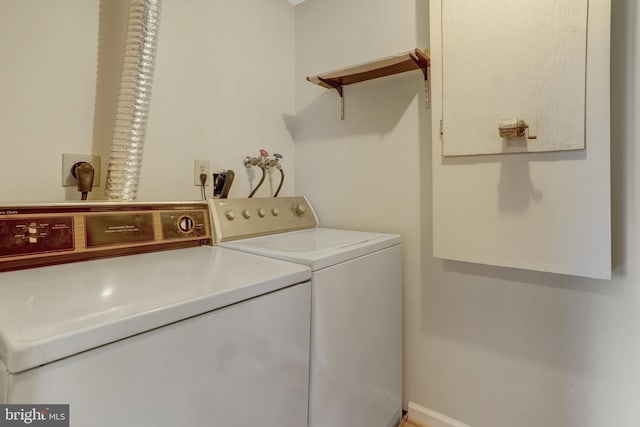laundry area with baseboards, laundry area, and washing machine and clothes dryer