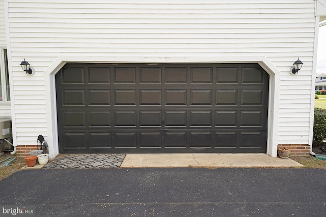 30085 Haymarket Ct, Salisbury, MD 21804 - garage with driveway