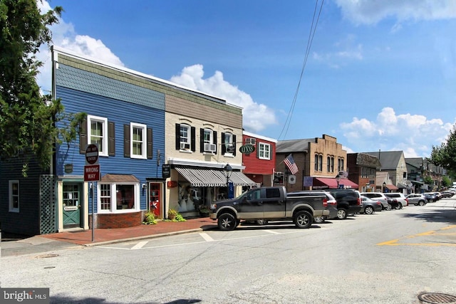 107 Washington Square Ct, Occoquan, VA 22125 - view of property featuring a residential view and uncovered parking