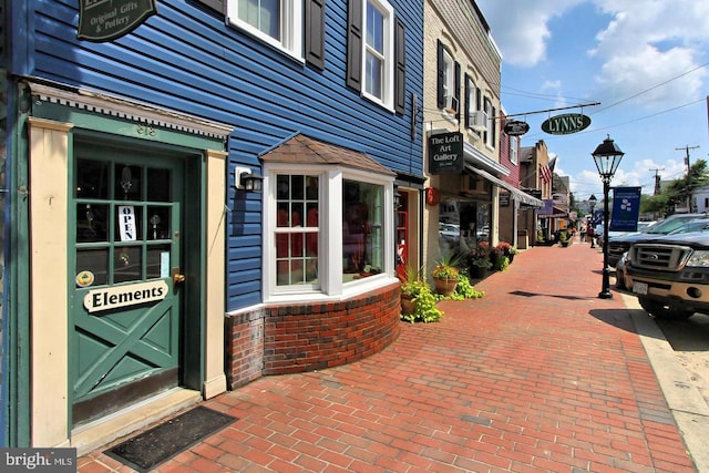 107 Washington Square Ct, Occoquan, VA 22125 - exterior space with brick siding