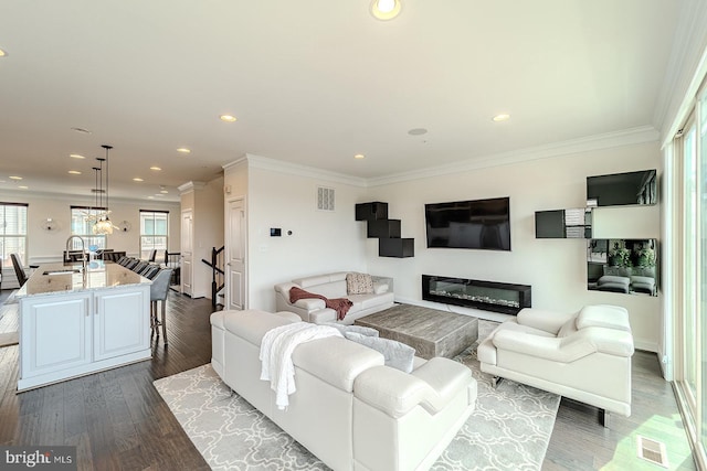 living room with visible vents, recessed lighting, dark wood-style flooring, and crown molding