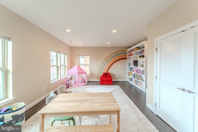 rec room featuring recessed lighting, dark wood-style flooring, and baseboards