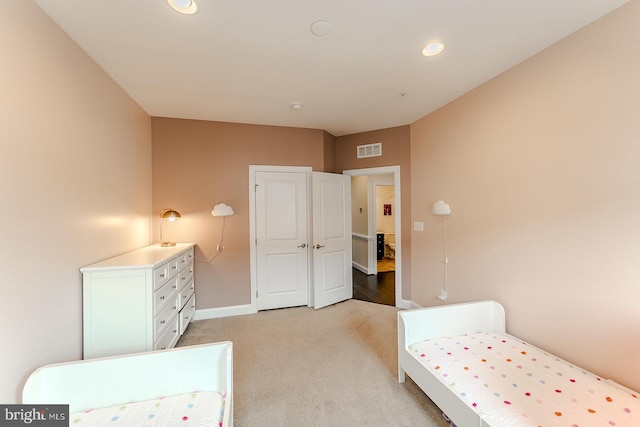 bedroom featuring light colored carpet, visible vents, recessed lighting, and baseboards