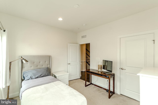 bedroom with baseboards, visible vents, light carpet, and recessed lighting