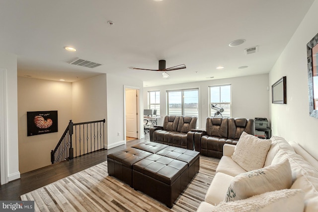 living area featuring recessed lighting, wood finished floors, baseboards, visible vents, and a ceiling fan