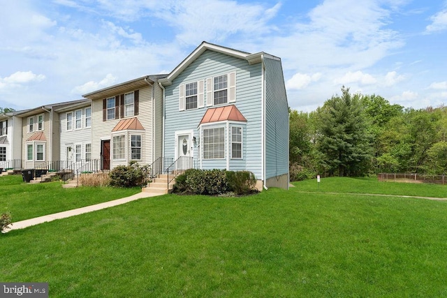 multi unit property featuring a front lawn