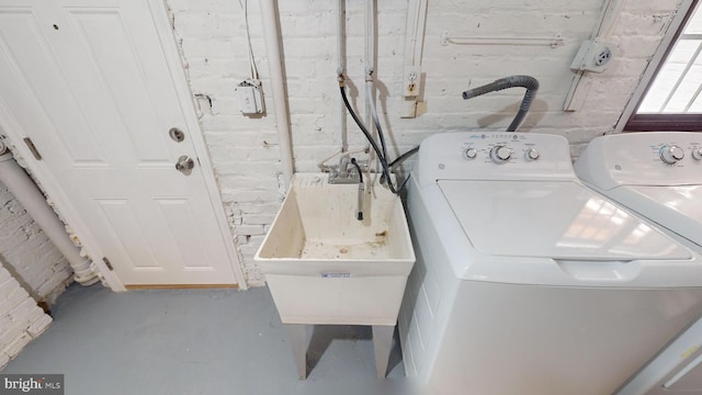 903 K St NE, Washington, DC 20002 - clothes washing area featuring a sink and independent washer and dryer