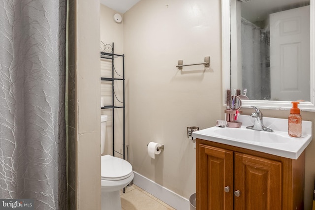 326 Glasgow St, Pottstown, PA 19464 - full bathroom with tile patterned floors, baseboards, vanity, toilet, and a shower with shower curtain