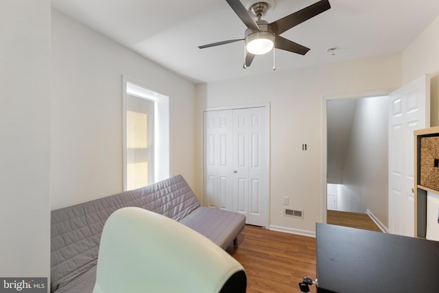 sitting room featuring wood finished floors, ceiling fan, and baseboards