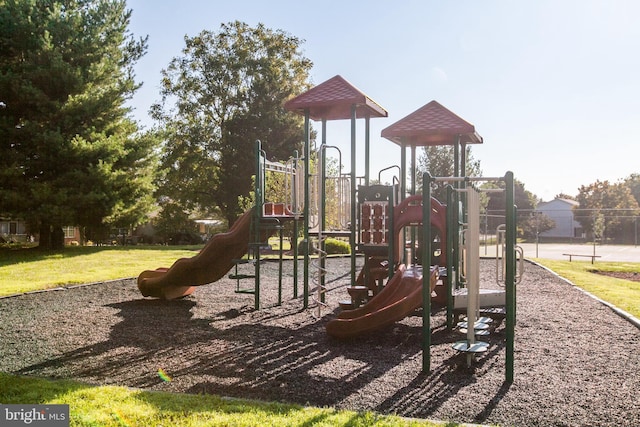 93 Radcliff Ln, Falling Waters, WV 25419 - community play area with a yard