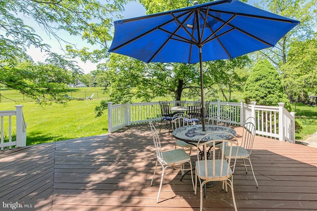 deck featuring outdoor dining space