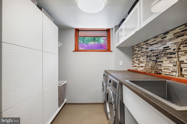 1104 High Country Rd, Baltimore, MD 21286 - laundry room with a sink, baseboards, cabinet space, and independent washer and dryer