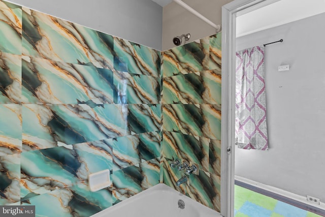 bathroom featuring baseboards and shower / bathtub combination
