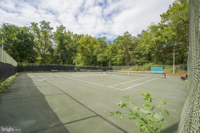 4600 S Four Mile Run Dr S Unit 911, Arlington, VA 22204 - view of tennis court with fence