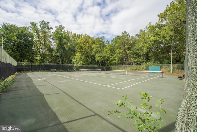 4600 S Four Mile Run Dr S Unit 911, Arlington, VA 22204 - view of tennis court with fence