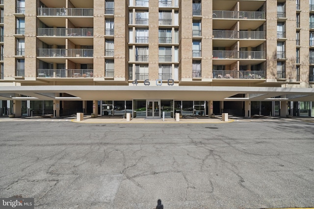 4600 S Four Mile Run Dr S Unit 911, Arlington, VA 22204 - view of apartment building / complex