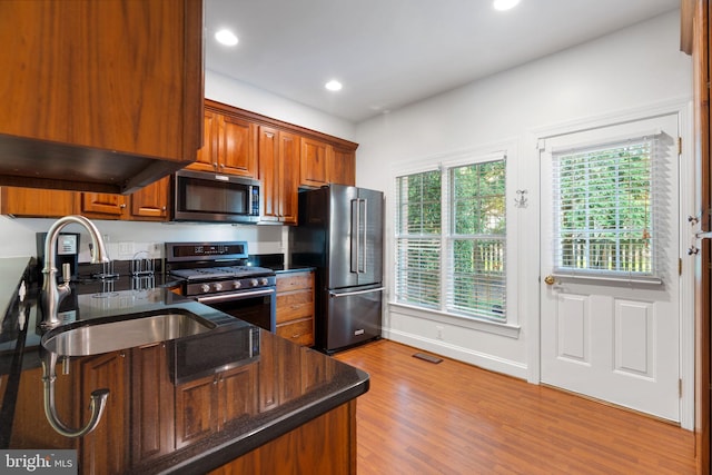 2619 Sledding Hill Rd, Oakton, VA 22124 - kitchen featuring brown cabinets, a sink, light wood-style floors, stainless steel appliances, and recessed lighting