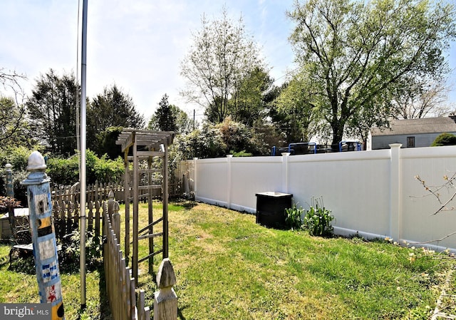 view of yard featuring fence