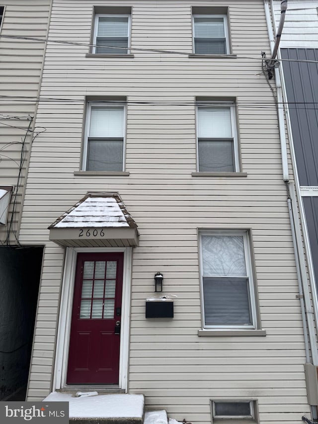 view of exterior entry
