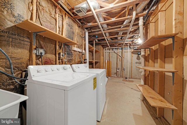 9120 Galbreth Ct, Springfield, VA 22153 - laundry room with washer and clothes dryer