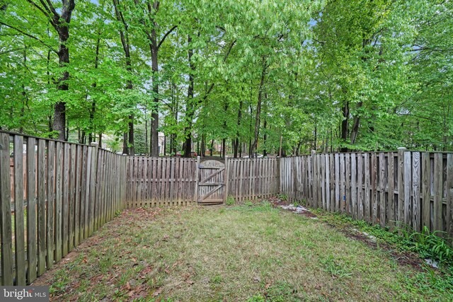 9120 Galbreth Ct, Springfield, VA 22153 - fenced backyard with a gate