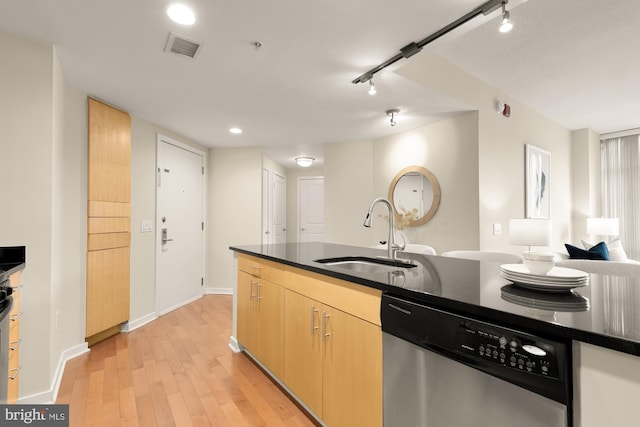 kitchen featuring light wood-style flooring, a sink, visible vents, dishwasher, and track lighting