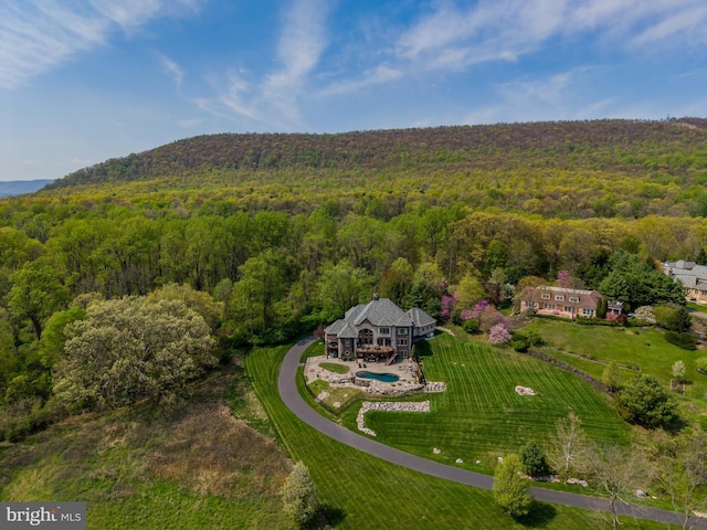 birds eye view of property featuring a wooded view