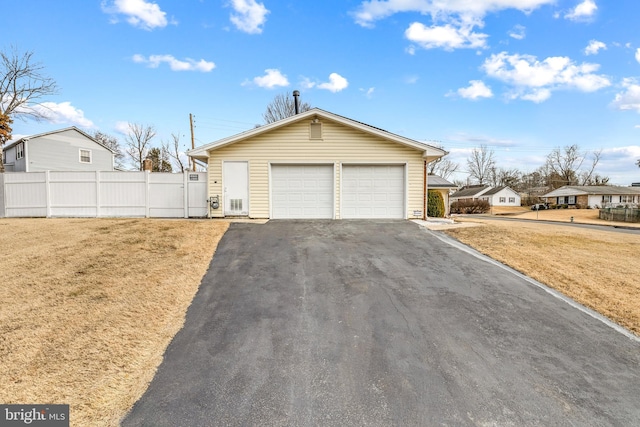 15700 Presswick Ln, Bowie, MD 20716 - view of front of home featuring a detached garage, a front lawn, and fence