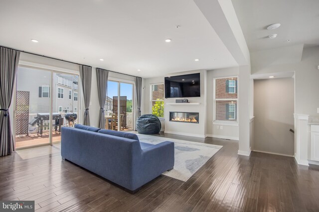 5510 Woodyard Rd, Upper Marlboro, MD 20772 - living area with dark wood-style flooring, a glass covered fireplace, baseboards, and recessed lighting