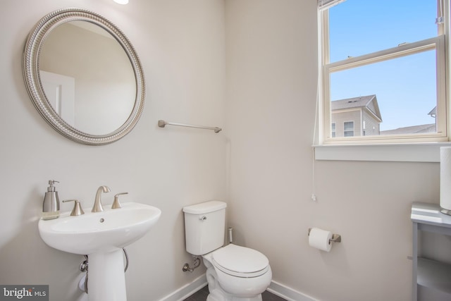 5510 Woodyard Rd, Upper Marlboro, MD 20772 - half bath featuring toilet and baseboards