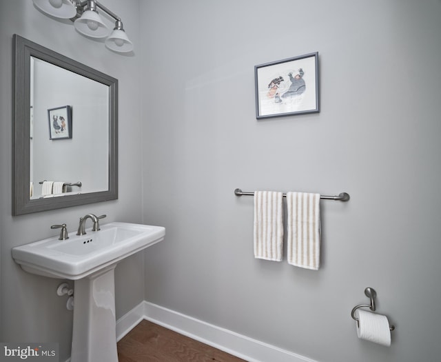 bathroom with baseboards