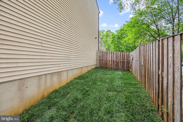 view of yard featuring a fenced backyard