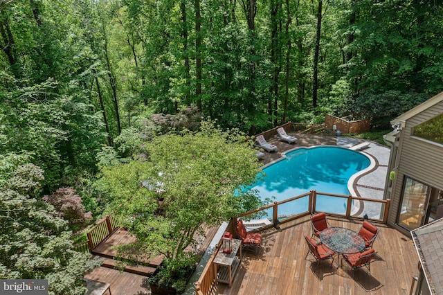 3 Hickory Ln, Chadds Ford, PA 19317 - swimming pool with a deck