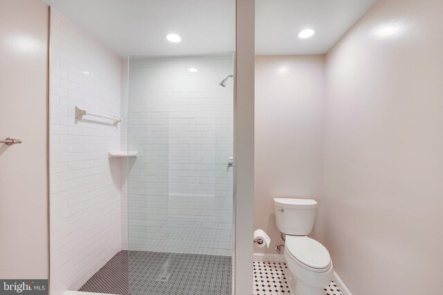 2314 Apple Hill Rd, Alexandria, VA 22308 - bathroom with recessed lighting, a tile shower, tile patterned flooring, toilet, and baseboards