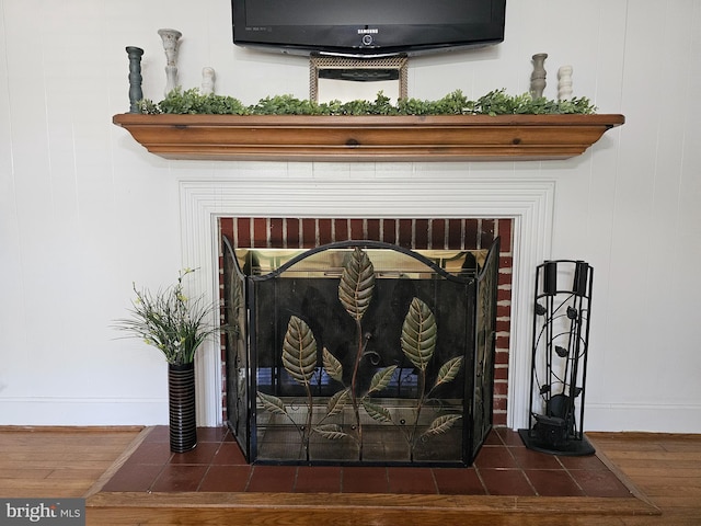 room details with baseboards and wood finished floors