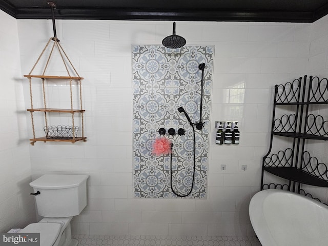 full bath featuring toilet, tile walls, and tiled shower