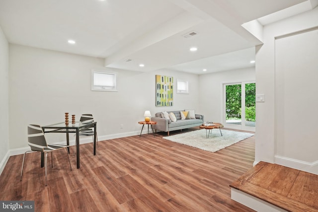 living area featuring recessed lighting, baseboards, visible vents, and wood finished floors